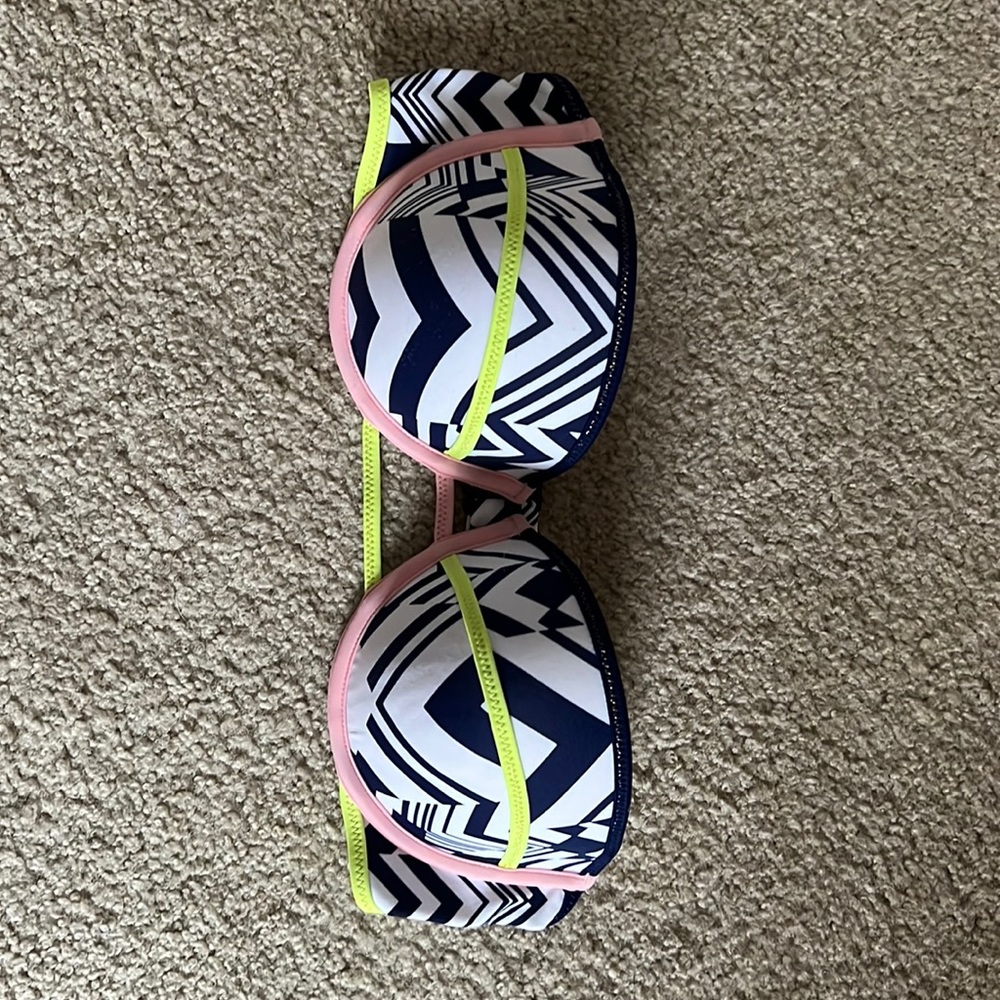 Victoria’s Secret swimming suit top piece 34C